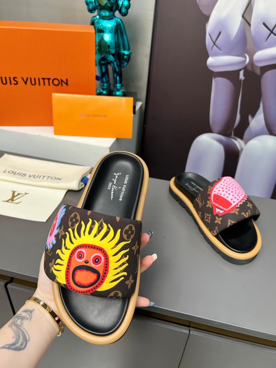 Louis Vuitton Slippers